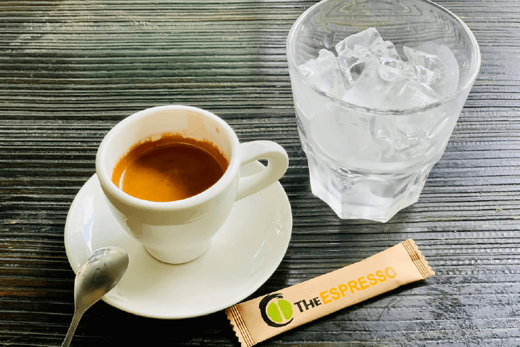 Ly cà phê sữa thơm ngon, mở đầu cho ngày mới đầy năng lượng cùng Espresso Cafe